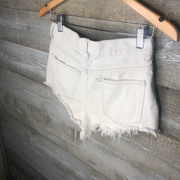 Bullhead size 25 high rise distressed frayed denim short - Picture 4 of 4